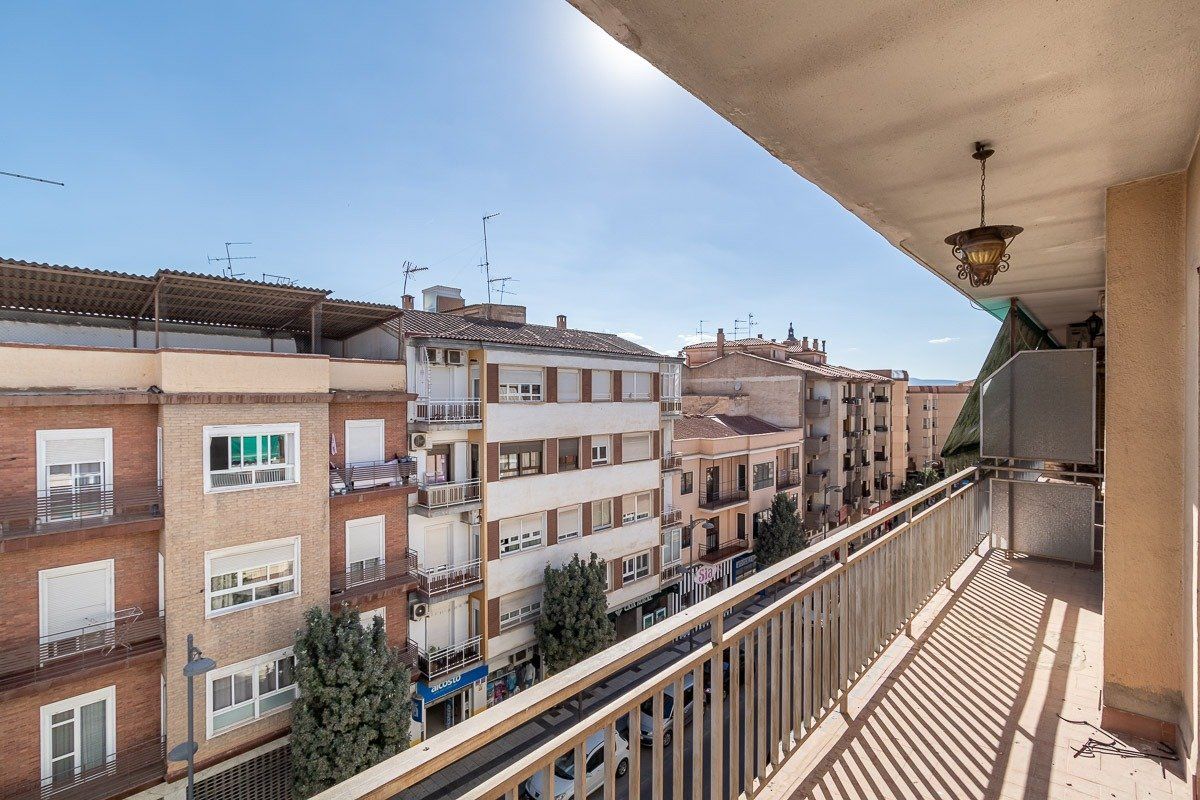 Außenansicht von Wohnung zum verkauf in Guadix mit Terrasse und Balkon