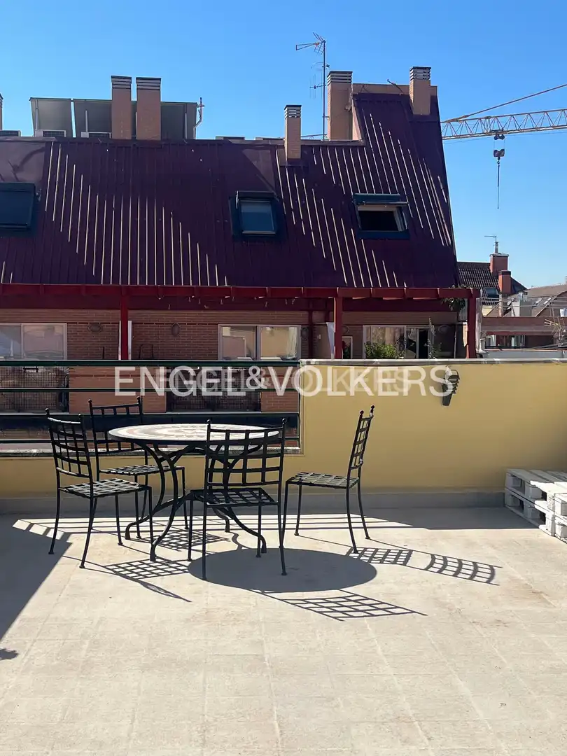 Terrassa de Pis de lloguer en Madrid amb Aire condicionat, Calefacció i Piscina