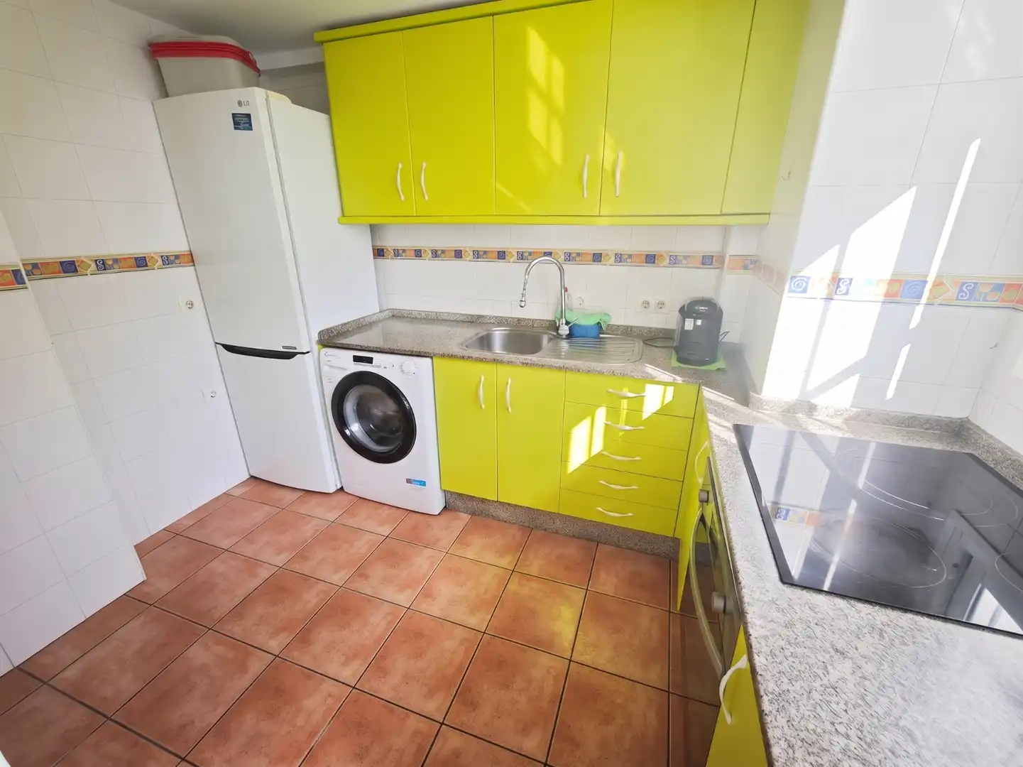 Küche von Einfamilien-Reihenhaus zum Verkauf in El Puerto de Santa María mit Klimaanlage, Heizung und Terrasse