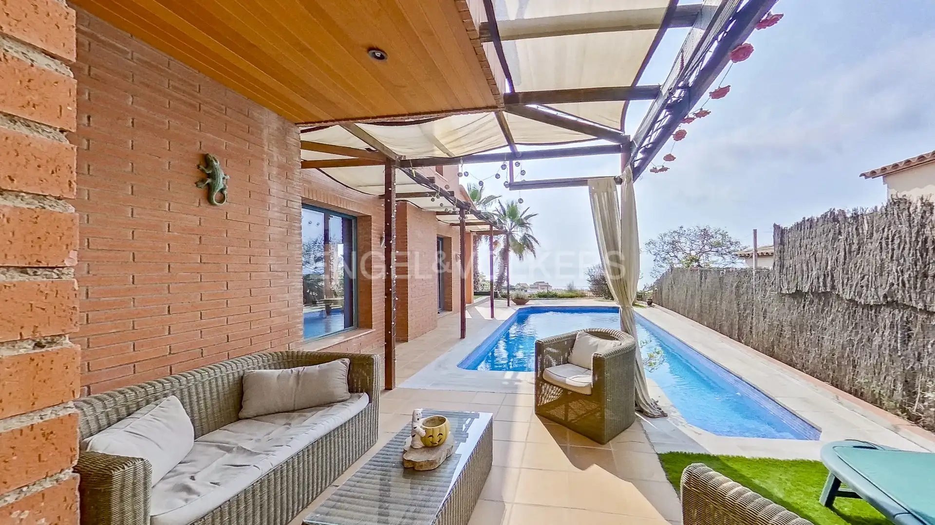 Casa amb terrassa en venda a Canet de Mar