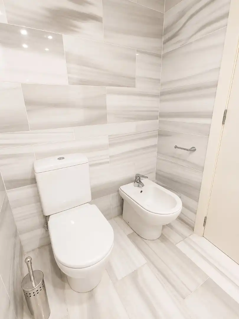 Baño de Piso de alquiler en Barcelona con Aire acondicionado, Calefacción y Parquet