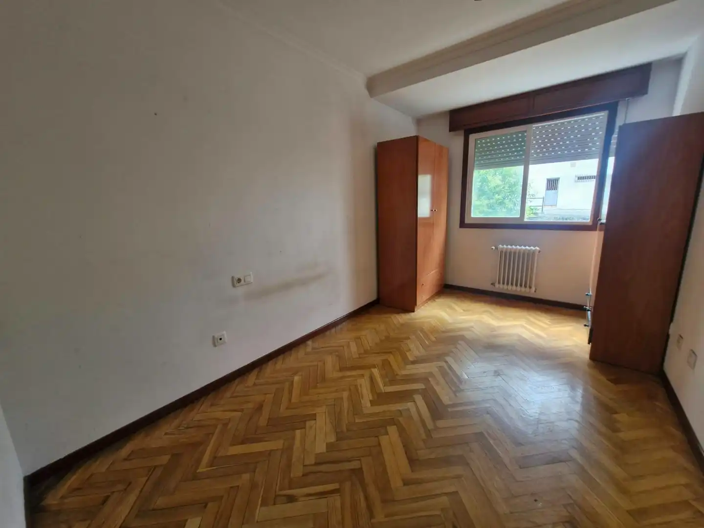 Dormitori de Apartament en venda en Barbadás amb Calefacció, Parquet i Moblat