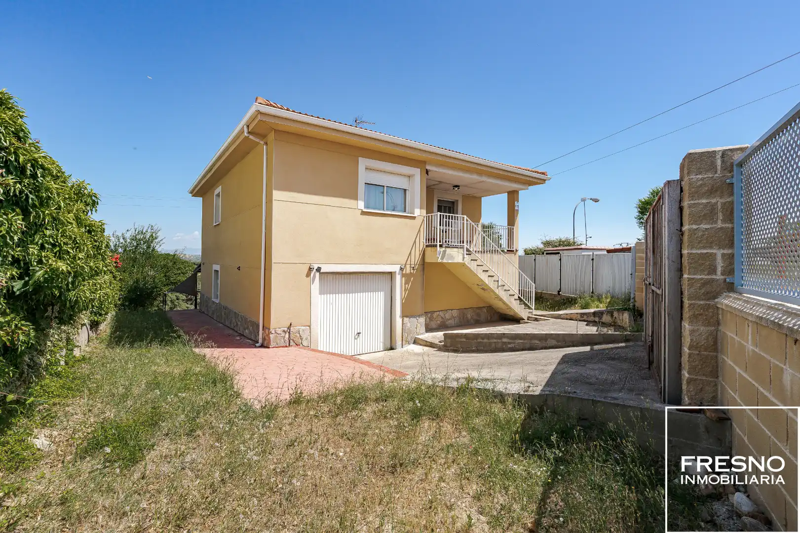 Vista exterior de Casa o chalet en venta en Galápagos con Calefacción, Jardín privado y Terraza