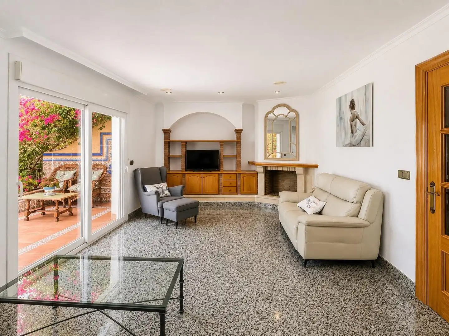 Sala d'estar de Casa o xalet en venda en Roquetas de Mar amb Aire condicionat, Calefacció i Jardí privat