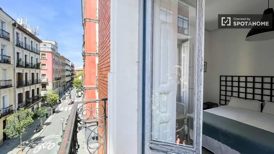 Balcony of Flat for share in Madrid  with Air Conditioner, Heating and Terrace