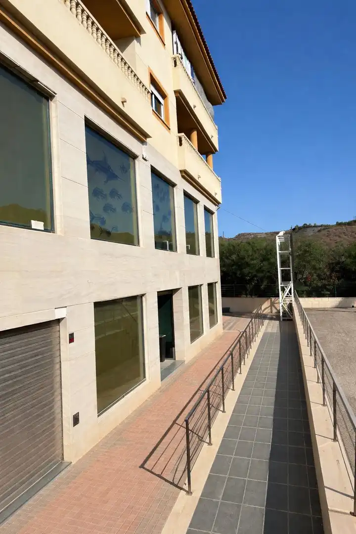 Vista exterior de Local en venda en Calabardina
