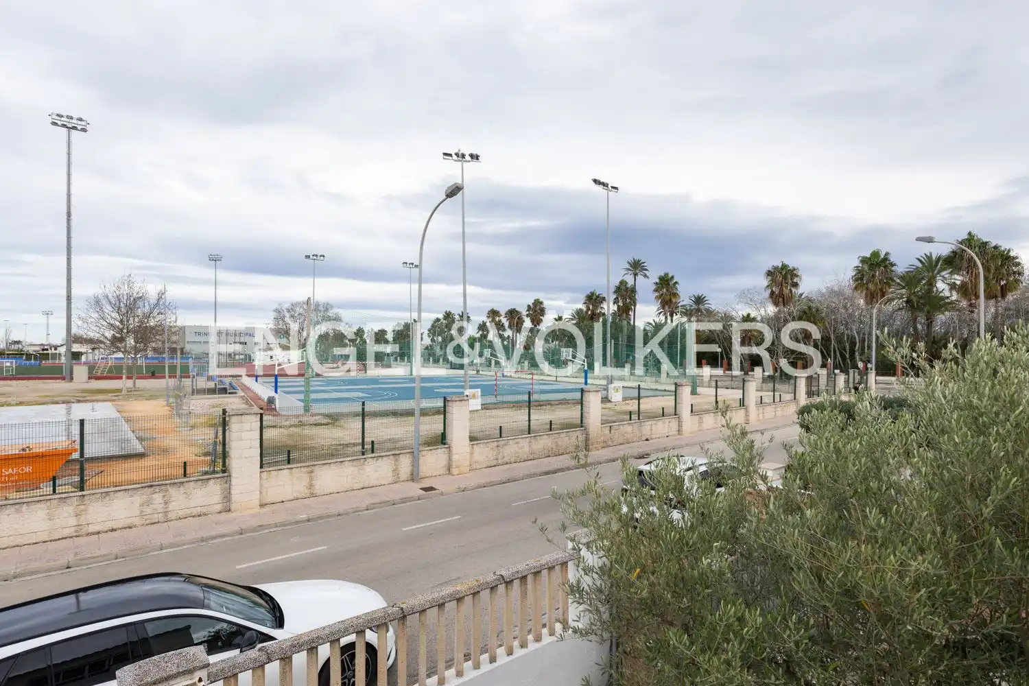 Vista exterior de Casa o xalet en venda en Oliva amb Calefacció, Jardí privat i Terrassa