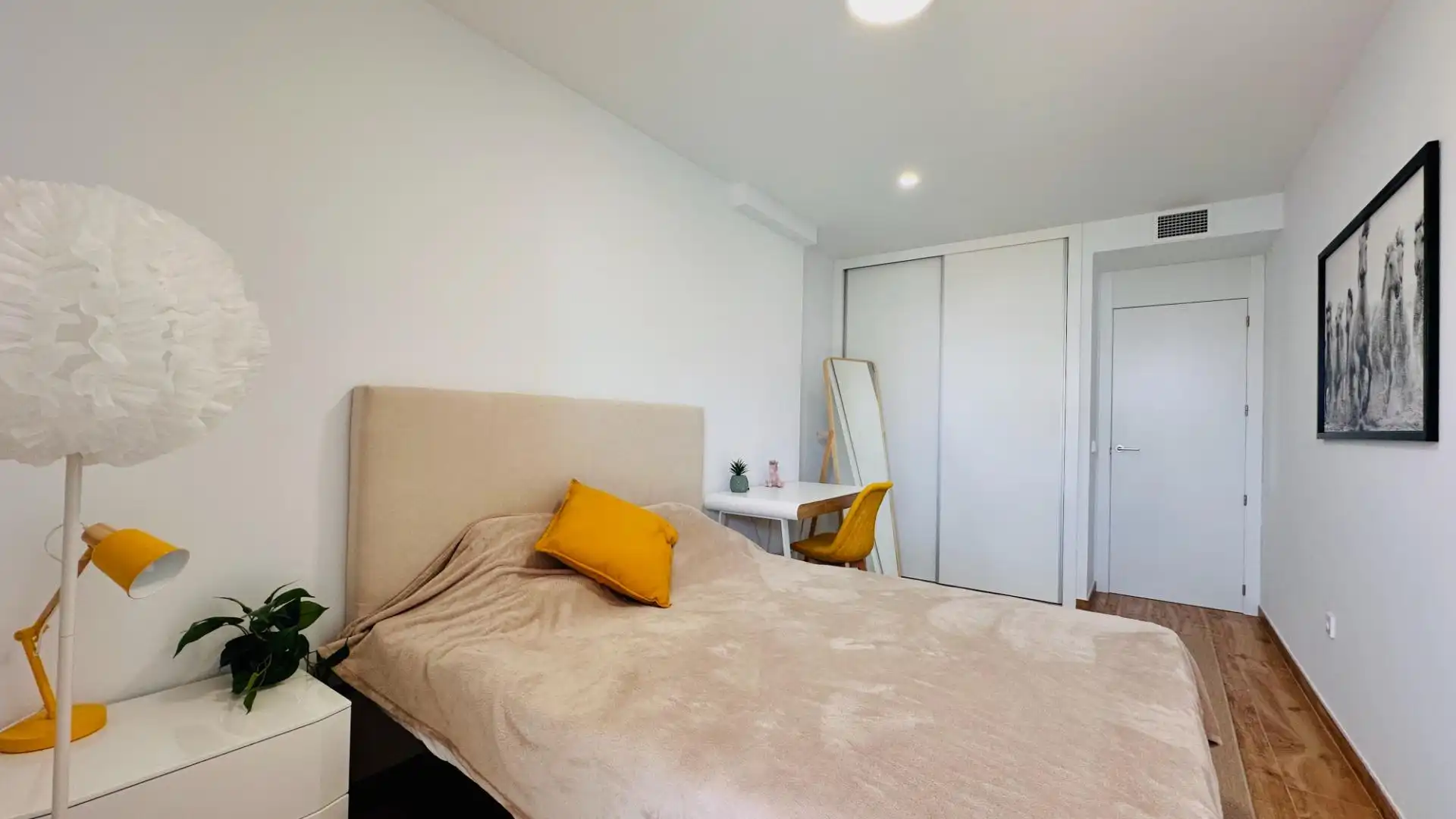 Dormitori de Dúplex de lloguer en Villajoyosa / La Vila Joiosa amb Aire condicionat, Calefacció i Jardí privat