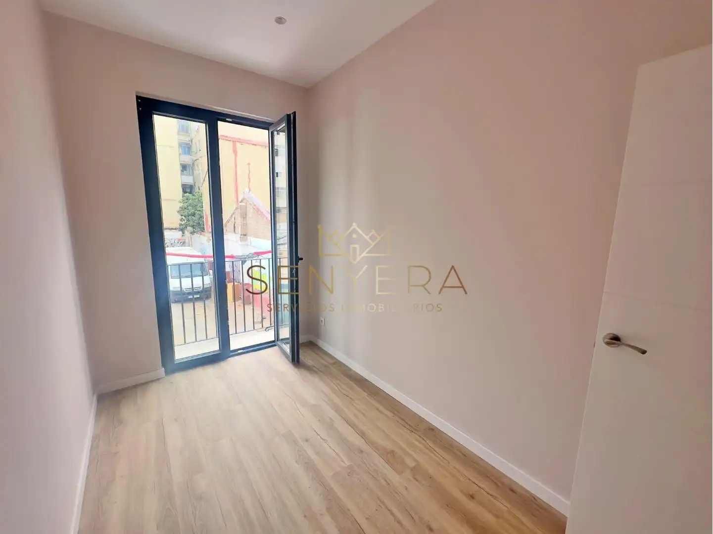Dormitori de Casa adosada en venda en Valencia amb Aire condicionat, Parquet i Terrassa