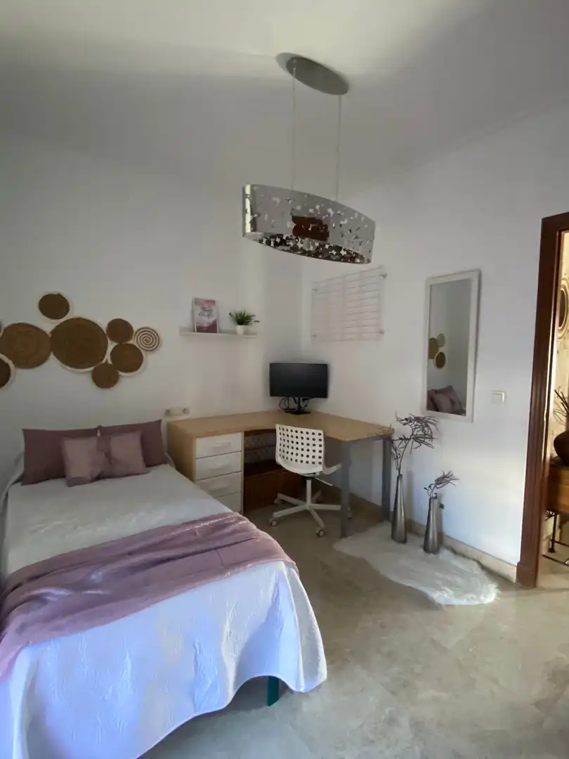 Dormitori de Casa o xalet en venda en Dos Hermanas amb Aire condicionat, Calefacció i Jardí privat
