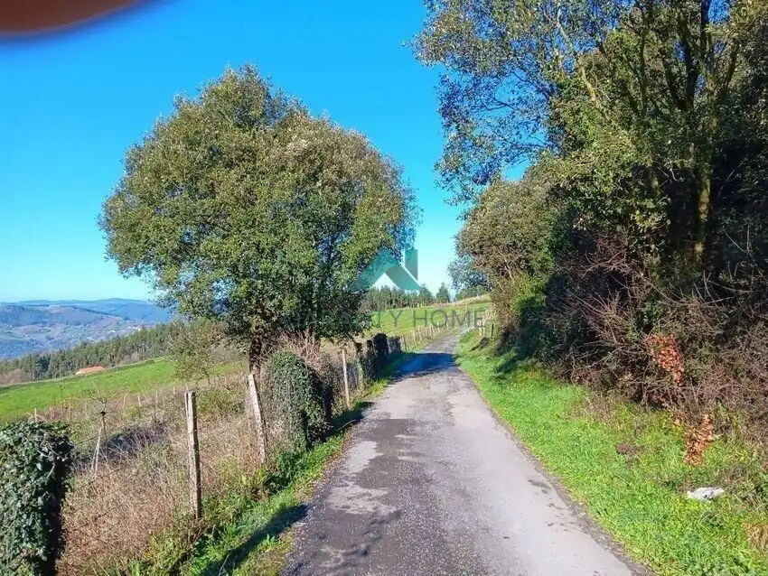 Casa rústica amb jardí en venda a Voto