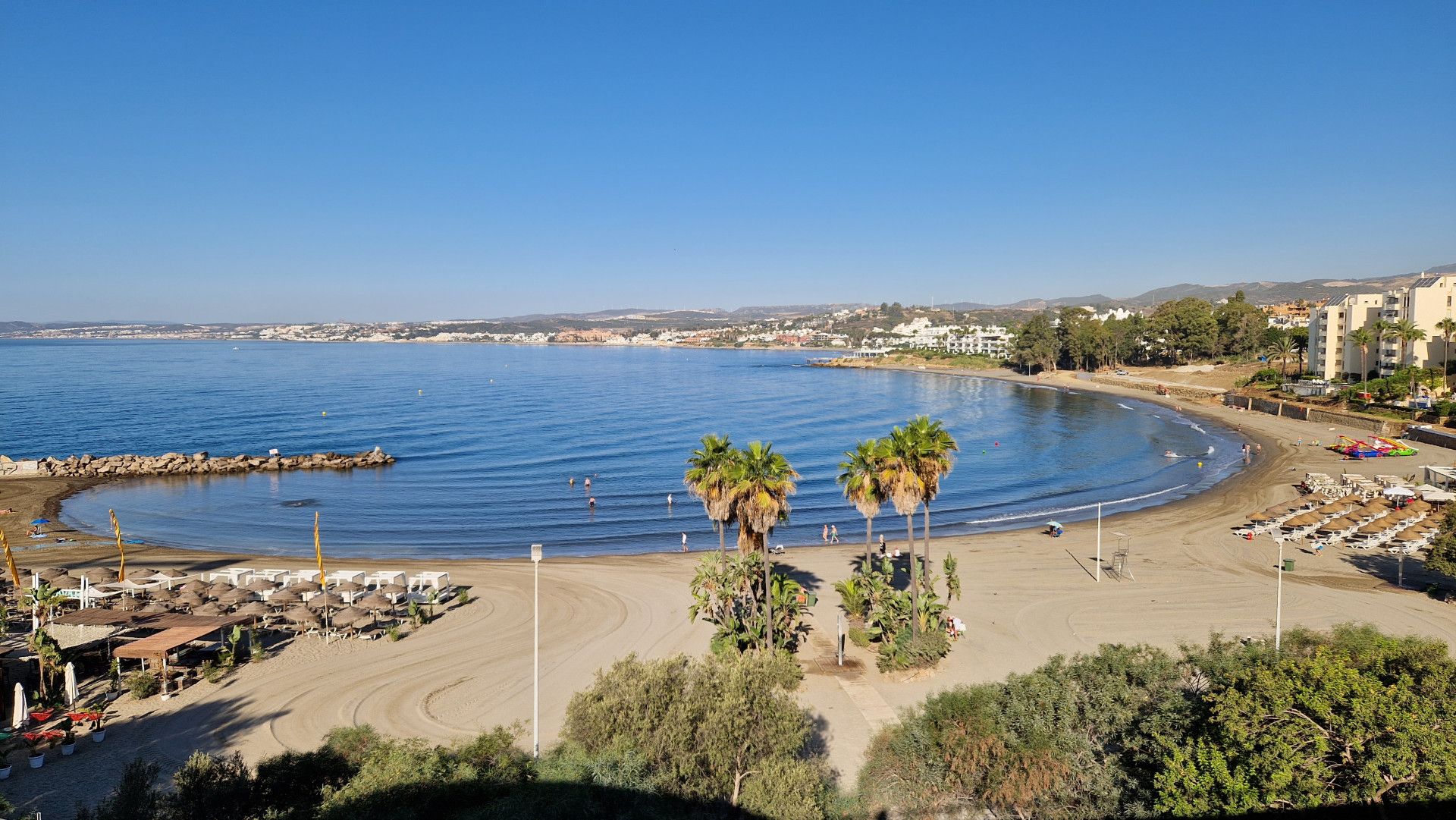 Vista exterior de Estudi en venda en Estepona amb Aire condicionat, Terrassa i Piscina