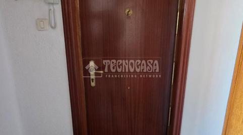 Foto 3 de Piso en venta en Valdeacederas, Madrid