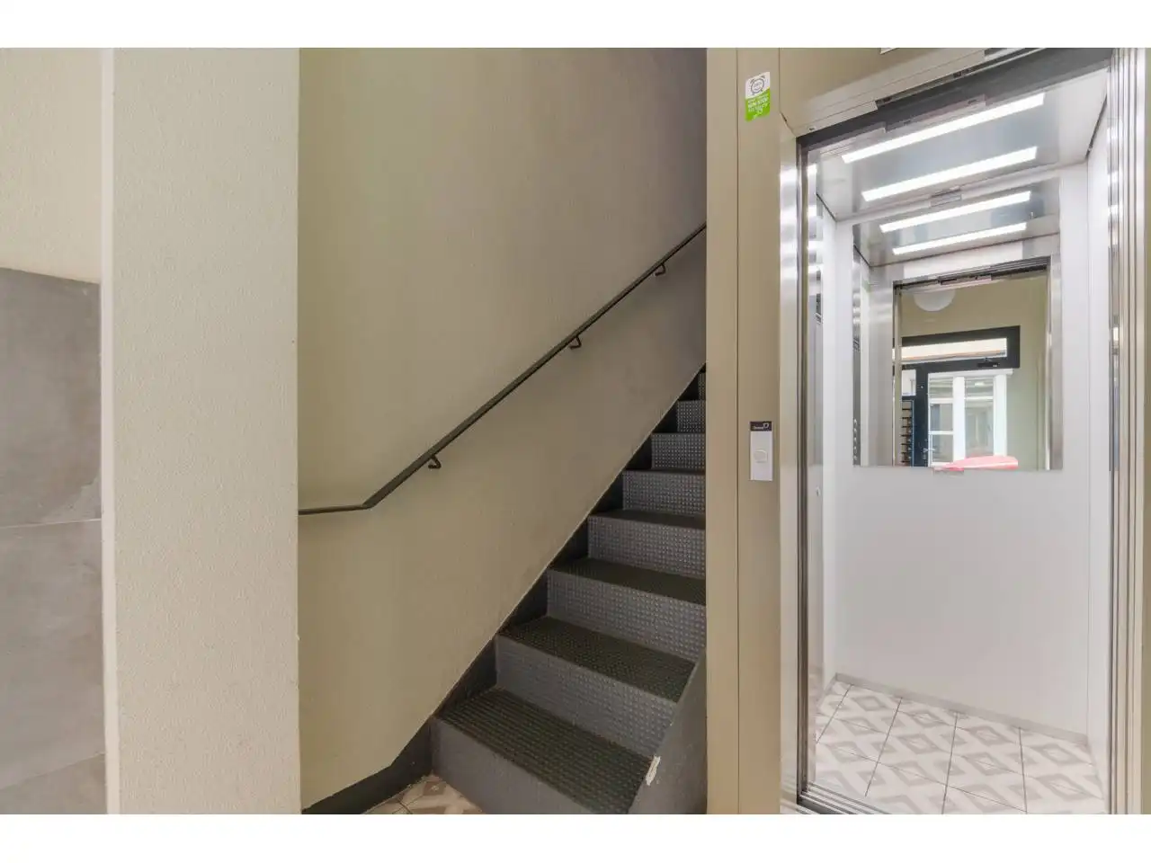 Piso en venta en Girona con Balcón