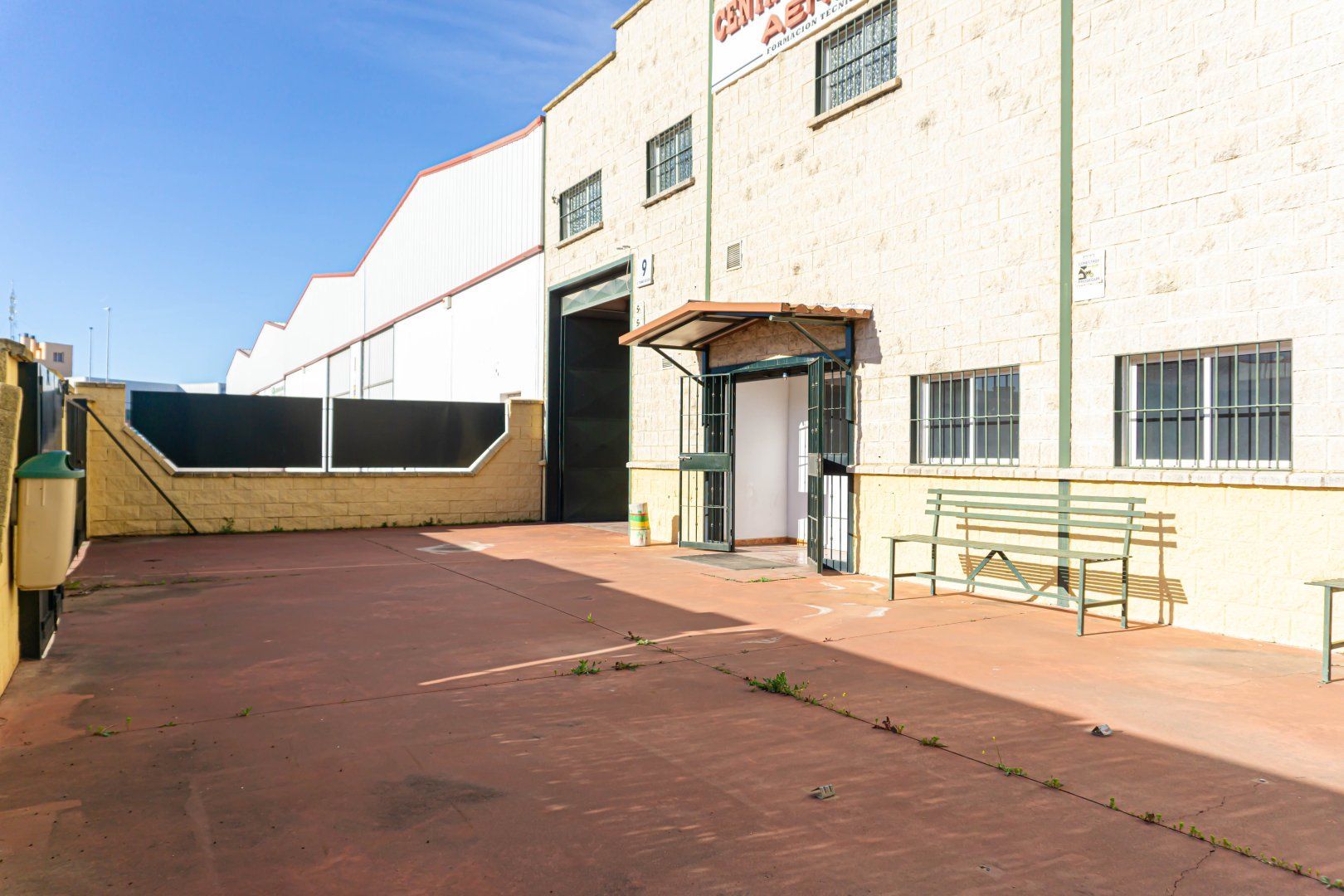 Exterior view of Industrial buildings to rent in La Rinconada