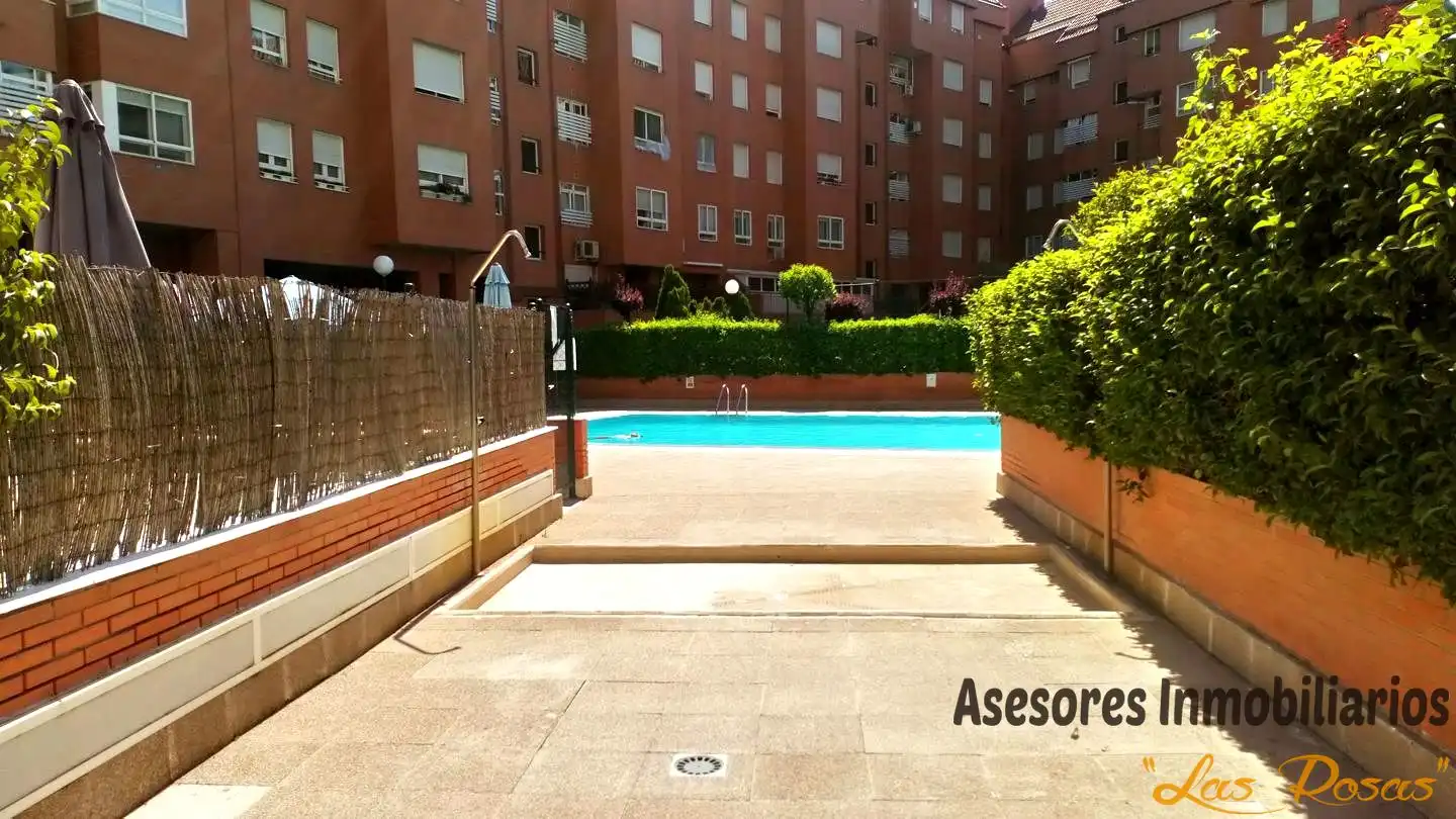 Piscina de Piso en venta en Madrid con Aire acondicionado, Calefacción y Trastero