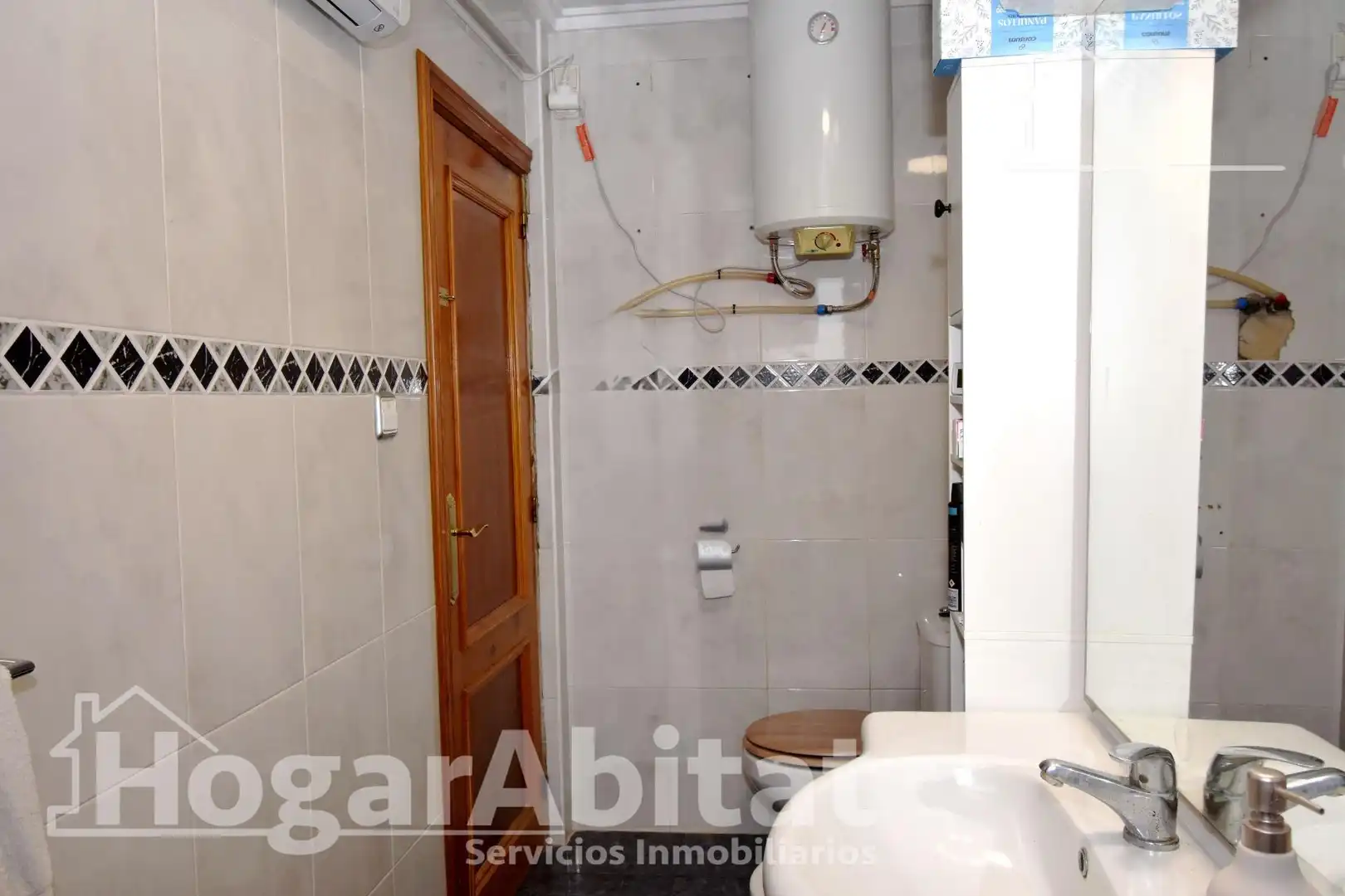 Bathroom of Flat for sale in Valencia
