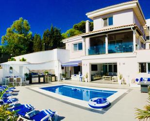 Vista exterior de Casa o xalet en venda en Torremolinos amb Aire condicionat, Jardí privat i Terrassa