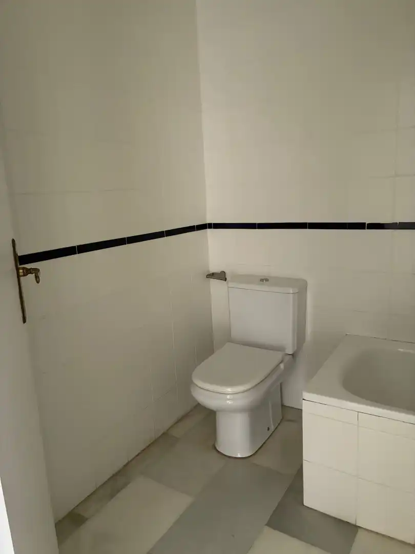 Baño de Casa o chalet de alquiler en Bollullos de la Mitación con Horno, Lavadora y Balcón