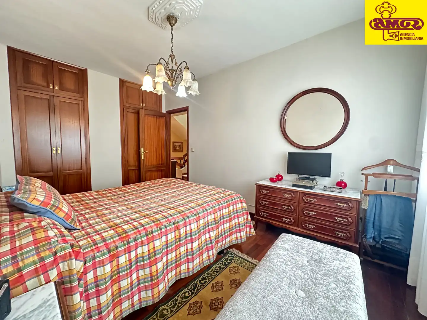 Dormitori de Casa o xalet en venda en Santiago de Compostela  amb Calefacció, Jardí privat i Terrassa