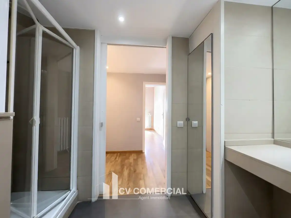 Piso con terraza en venta en Carrer del Comte d'Urgell, imagen 41