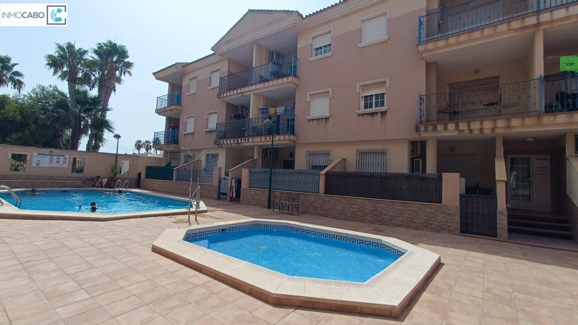 Piscina de Apartament en venda en Los Alcázares amb Terrassa, Balcó i Piscina comunitària