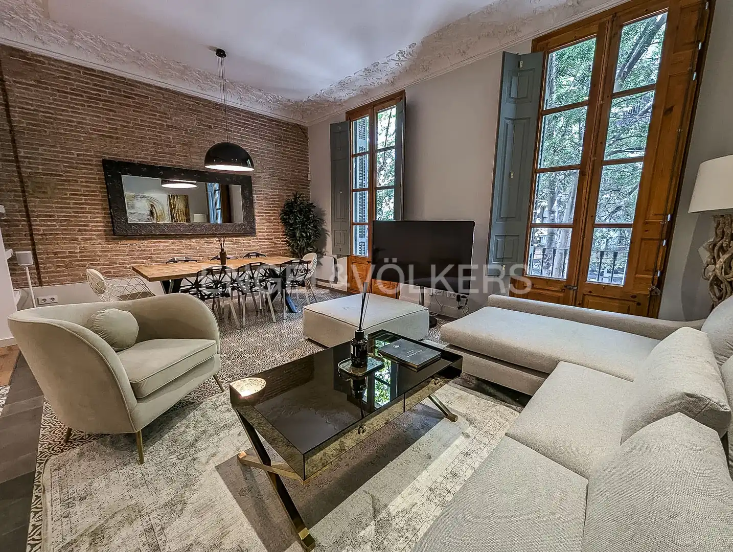 Piso con terraza en alquiler en Eixample
