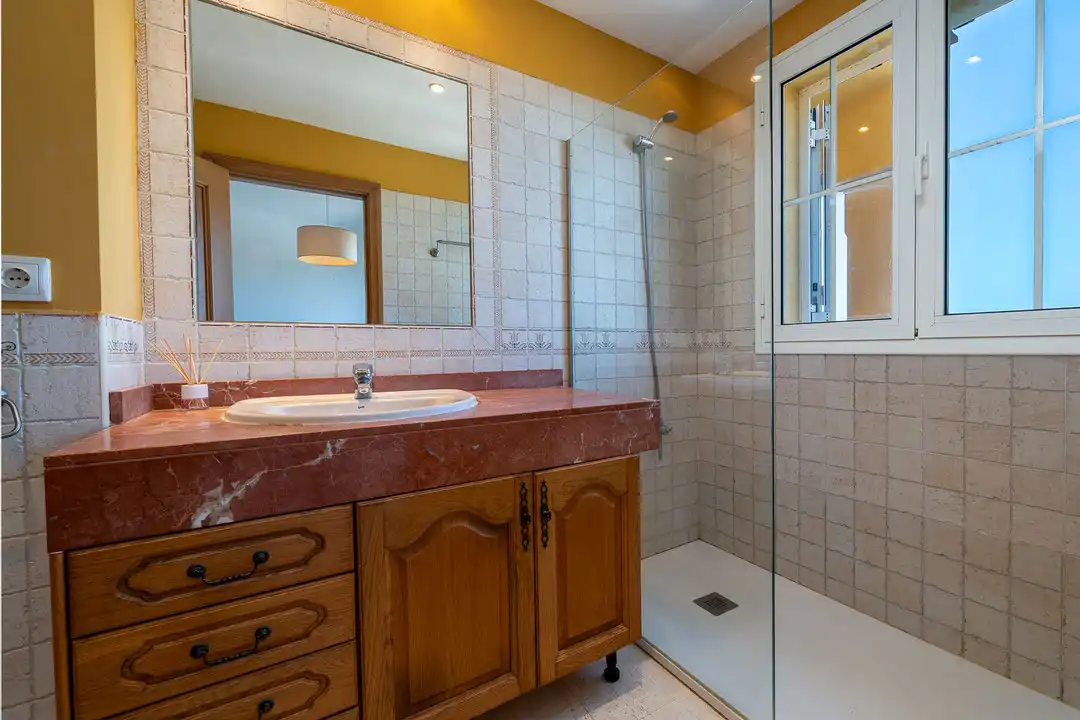 Badezimmer von Wohnung zum Verkauf in  Palma de Mallorca mit Klimaanlage, Heizung und Terrasse