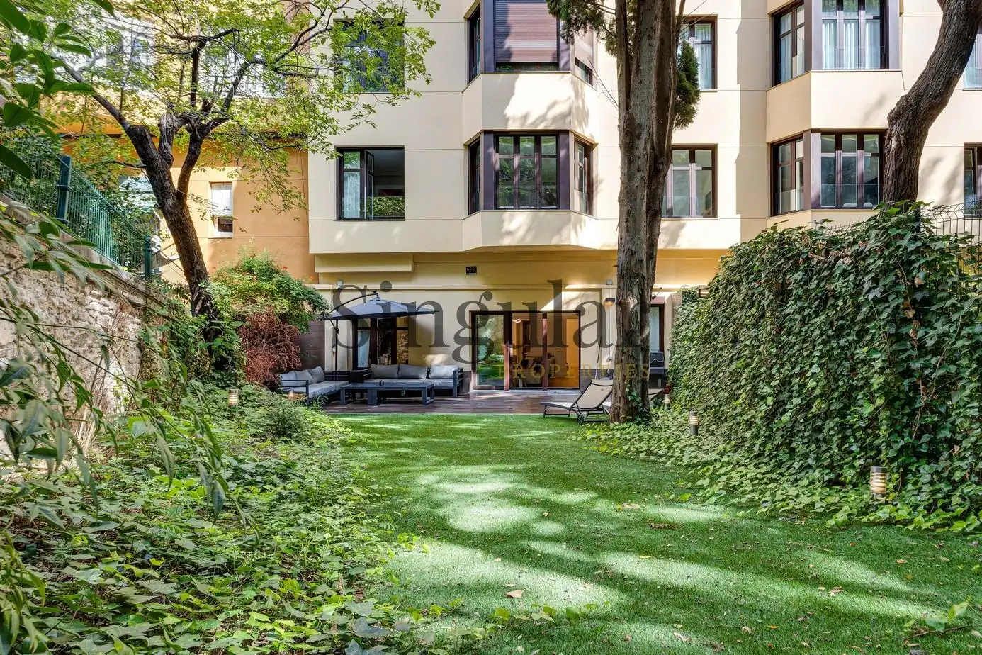 Jardí de Planta baixa en venda en  Barcelona Capital amb Terrassa