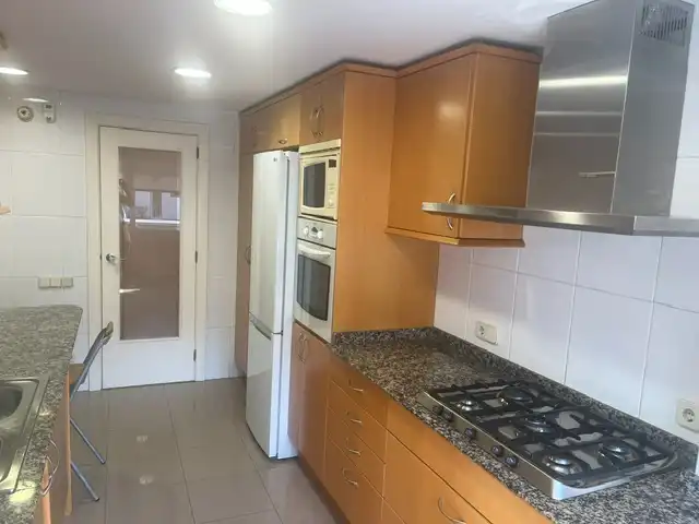 Küche von Wohnung zur Miete in Sant Cugat del Vallès mit Klimaanlage, Heizung und Parkett