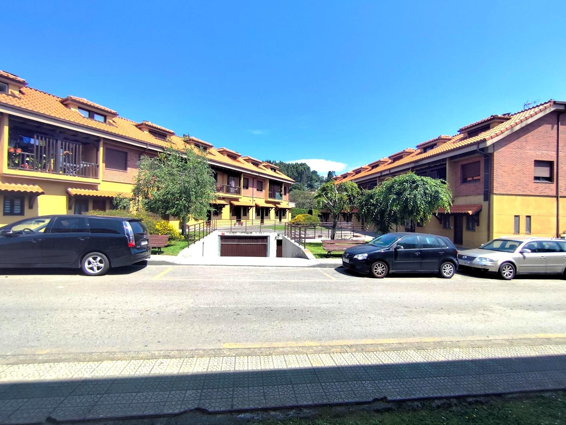 Vista exterior de Dúplex en venda en Piélagos amb Calefacció i Balcó