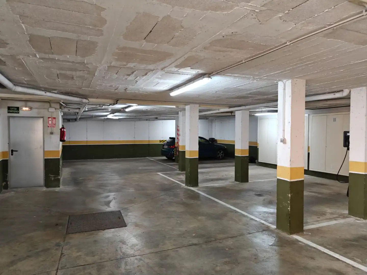 Parking de Piso en venta en Girona con Aire acondicionado, Calefacción y Terraza