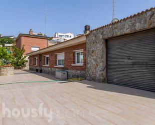 Vista exterior de Casa o xalet en venda en Viladecavalls amb Aire condicionat, Terrassa i Piscina