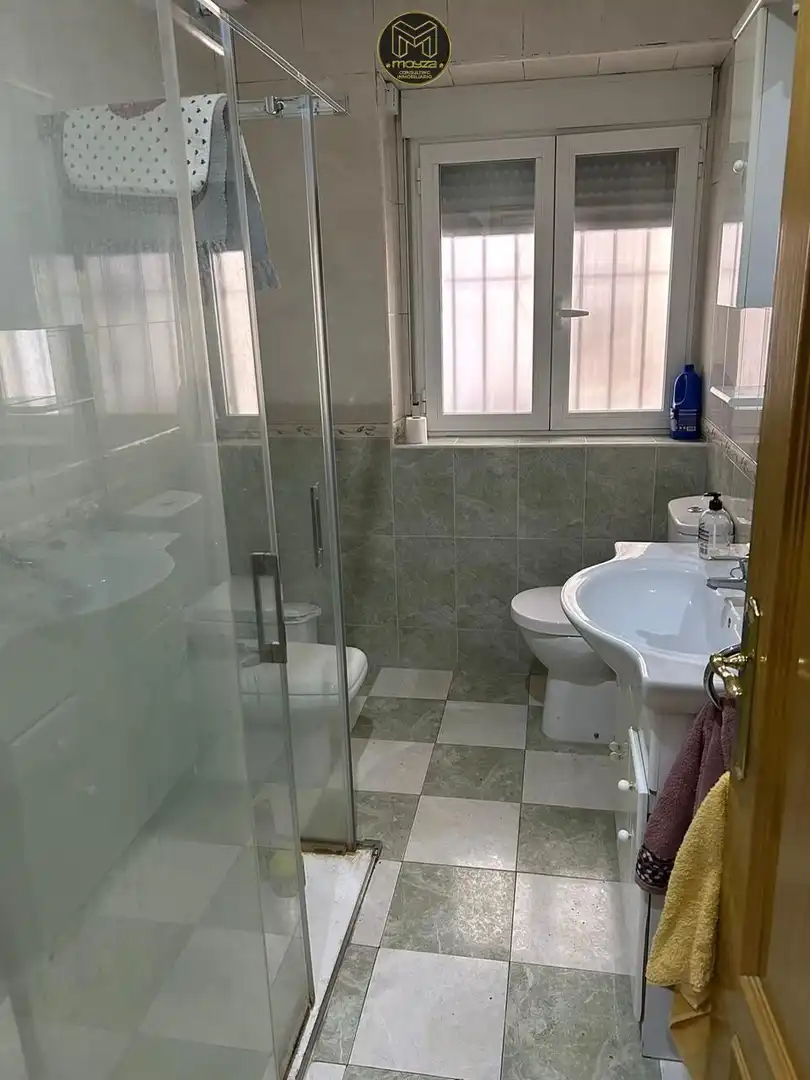 Baño de Planta baja de alquiler en Jaén con Aire acondicionado