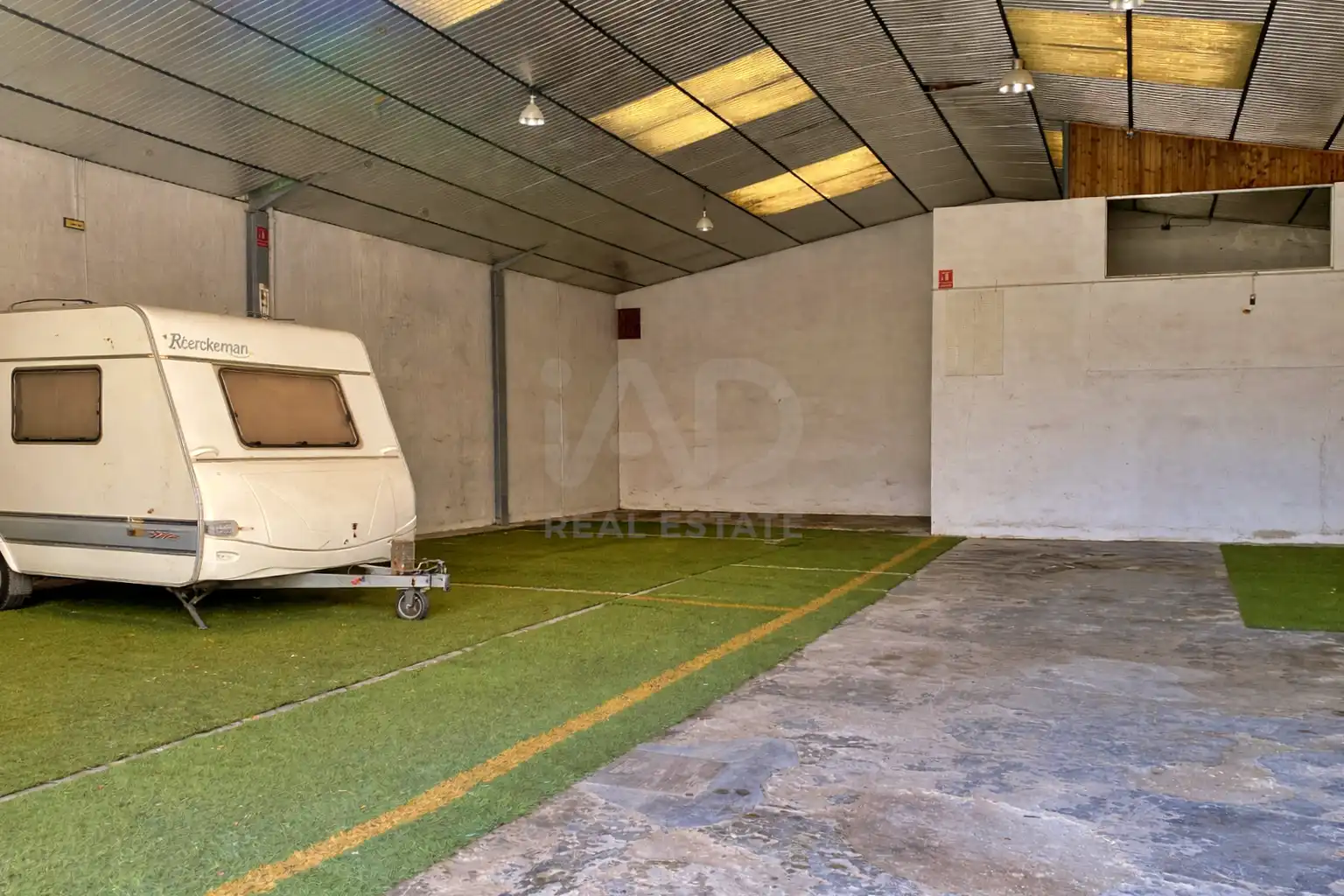 Nau industrial en venda a Calle Vint-i-Set 16, 16, Bonavista