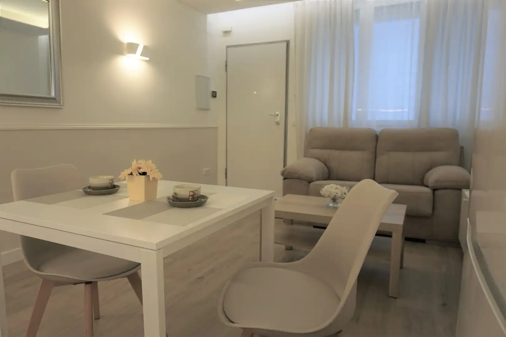 Sala d'estar de Apartament de lloguer en Madrid amb Calefacció i Moblat