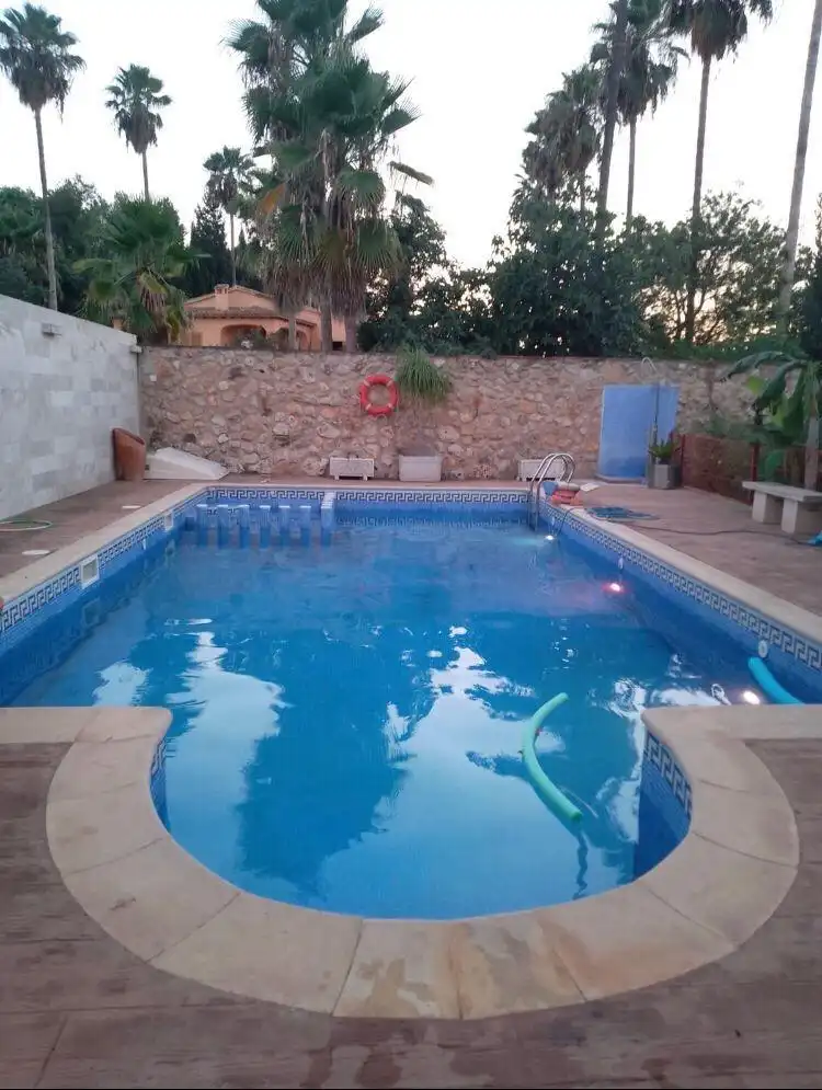 Schwimmbecken von Country house zum Verkauf in Canals