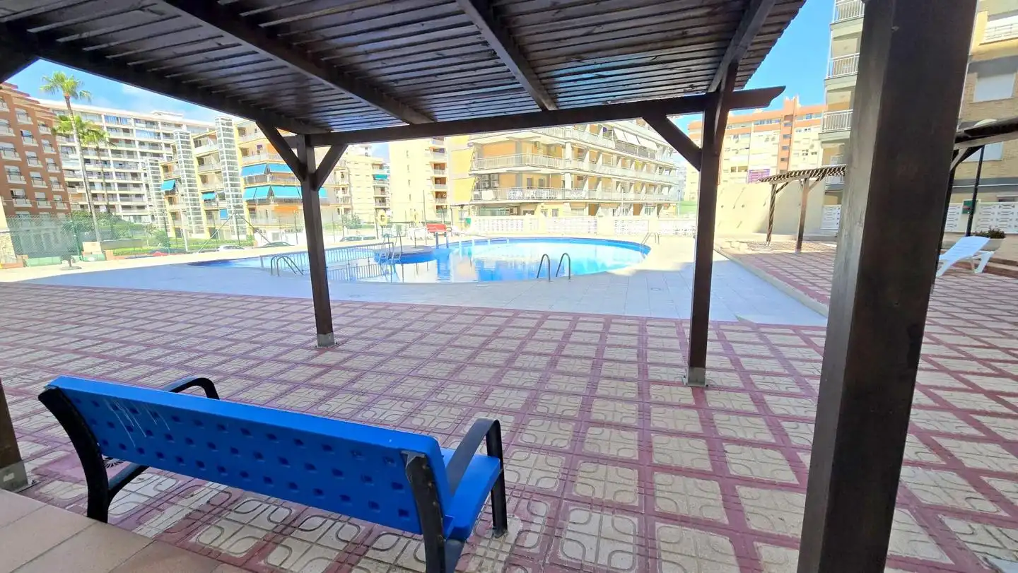 Piscina de Apartament en venda en Gandia amb Aire condicionat, Terrassa i Moblat