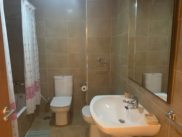 Baño de Piso de alquiler en Puertollano con Aire acondicionado, Calefacción y Amueblado