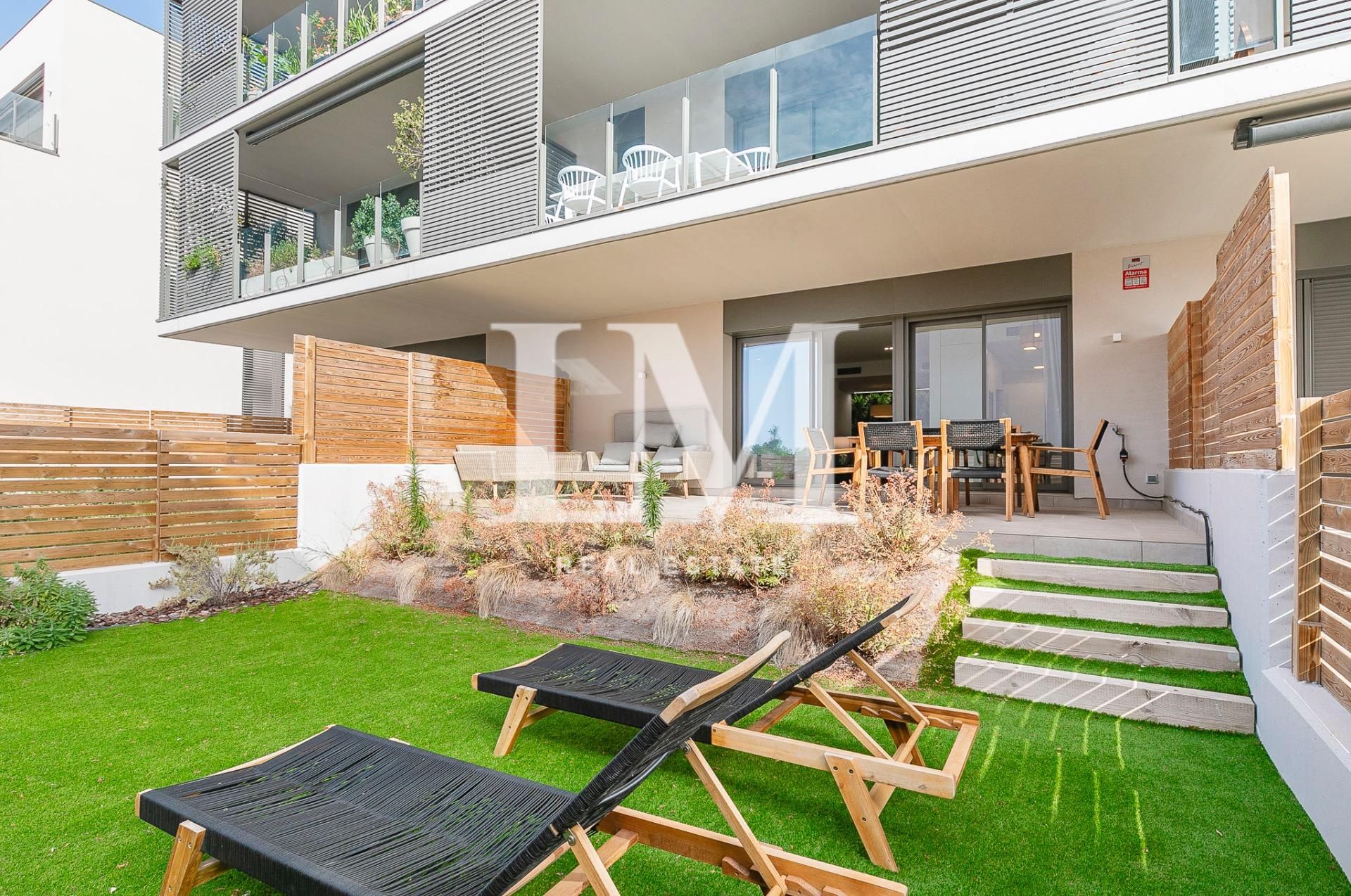 Terrassa de Apartament de lloguer en Sitges amb Aire condicionat, Calefacció i Jardí privat