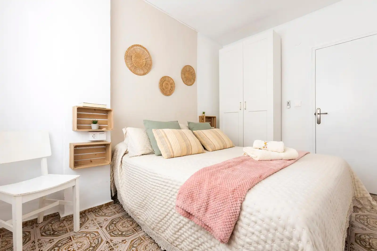 Habitación de Piso de alquiler en Torrenueva Costa con Aire acondicionado, Terraza y Amueblado