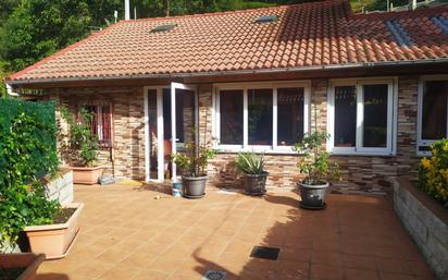 Jardí de Casa o xalet en venda en Mieres (Asturias) amb Terrassa i Piscina