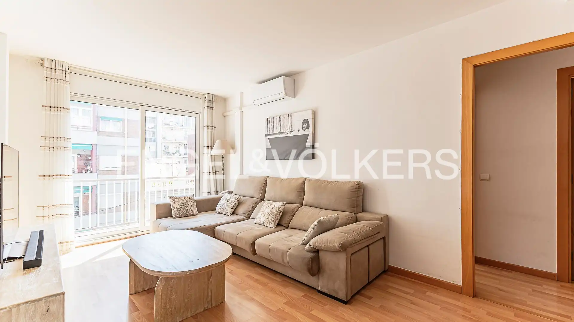 Living room of Flat for sale in  Barcelona Capital  with Air Conditioner, Heating and Parquet flooring
