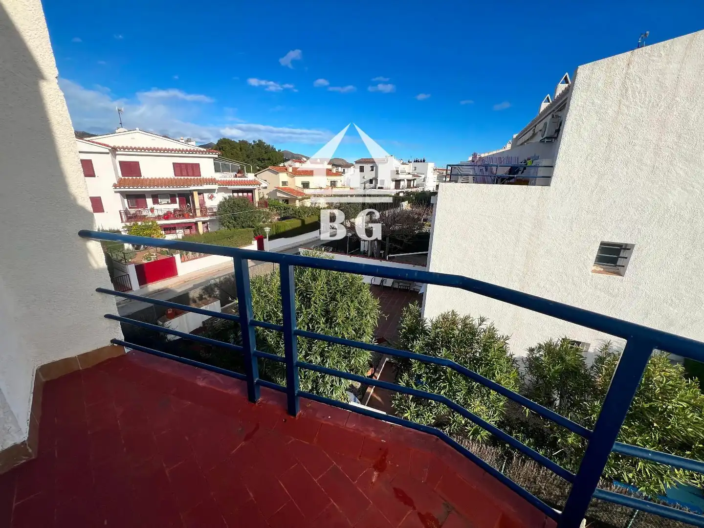 Vista exterior de Casa adosada en venda en Llançà amb Aire condicionat, Calefacció i Jardí privat