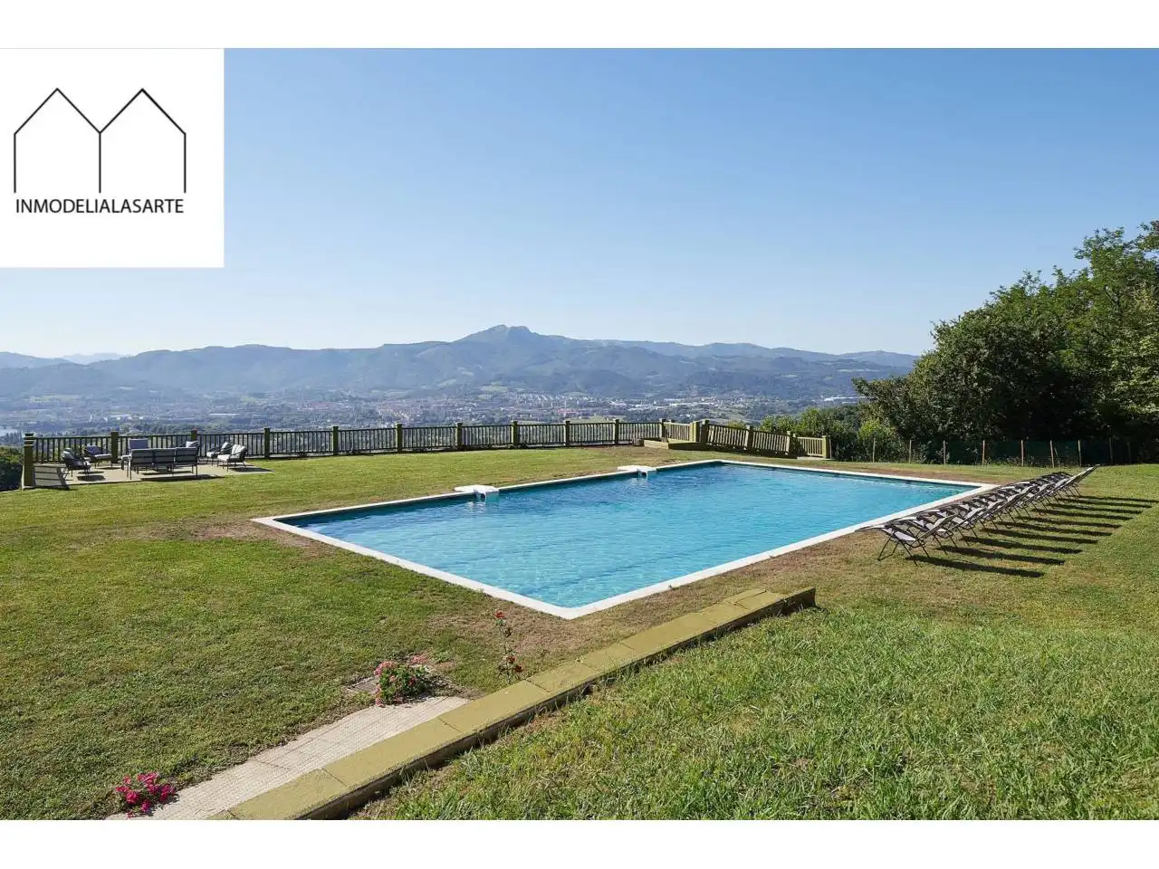 Piscina de Casa o xalet en venda en Hondarribia amb Calefacció, Jardí privat i Terrassa