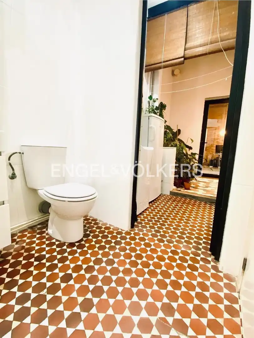Bathroom of Flat for rent in Valencia  with Air Conditioner and Heating