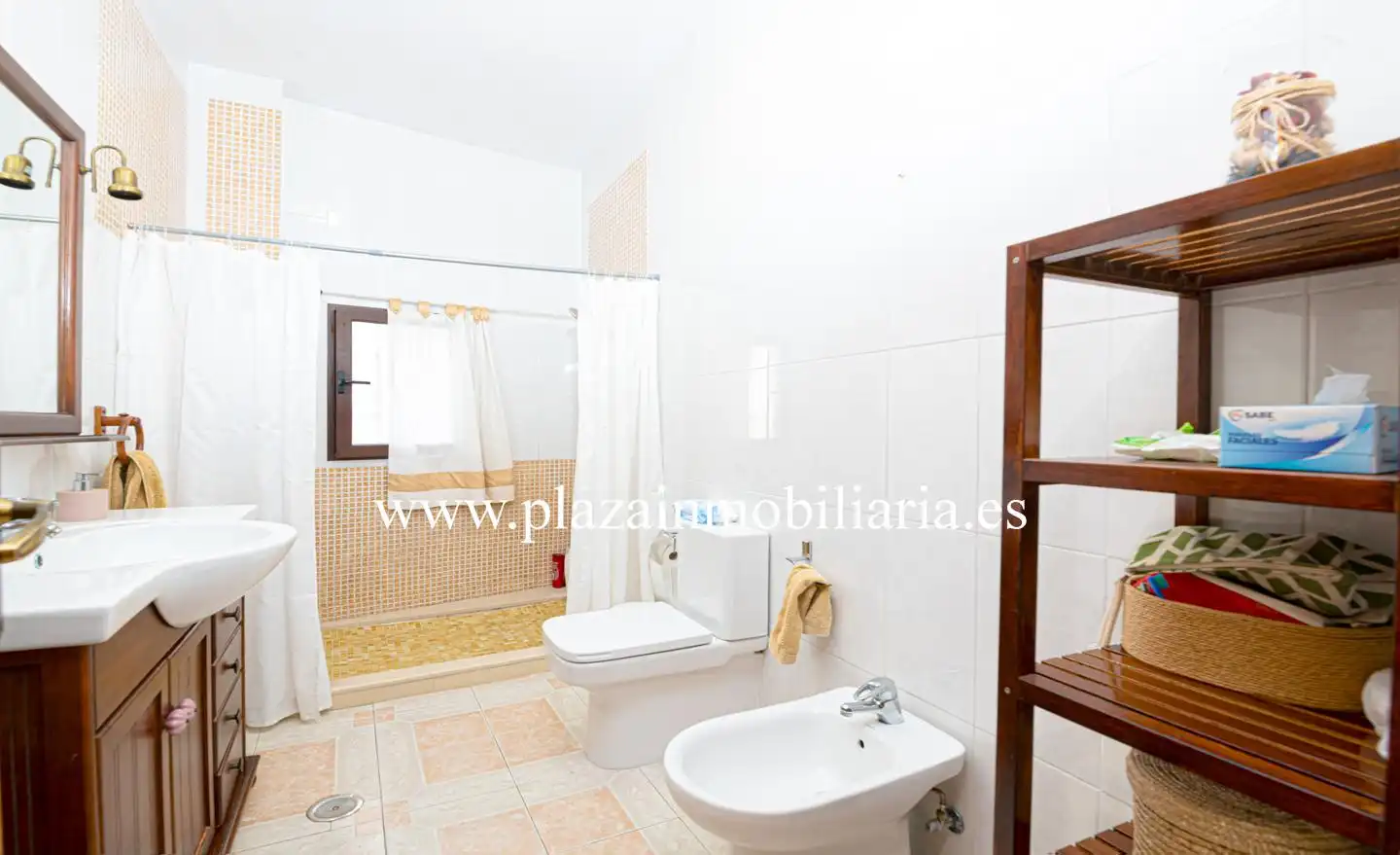 Bany de Casa o xalet en venda en Lucena amb Aire condicionat, Terrassa i Traster