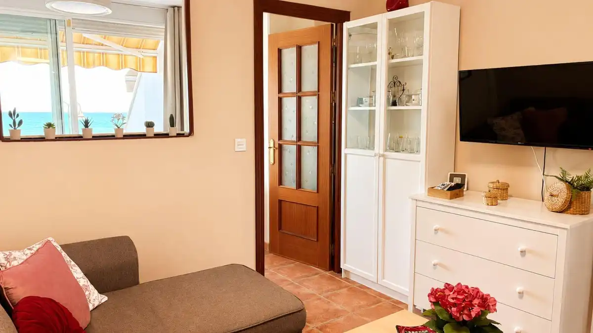 Sala d'estar de Apartament en venda en Torremolinos amb Aire condicionat, Calefacció i Moblat