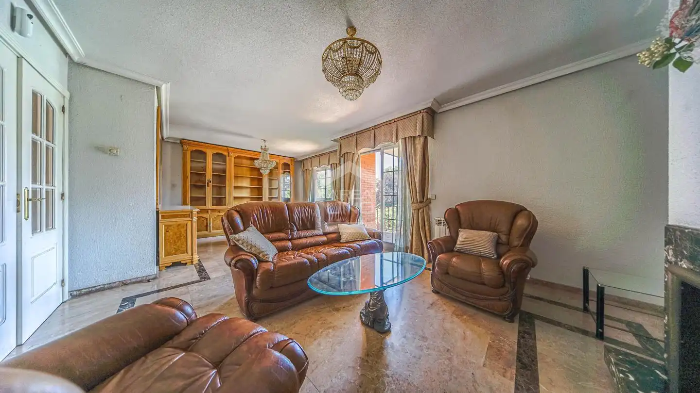 Sala de estar de Casa adosada en venta en Villaviciosa de Odón con Calefacción, Jardín privado y Parquet
