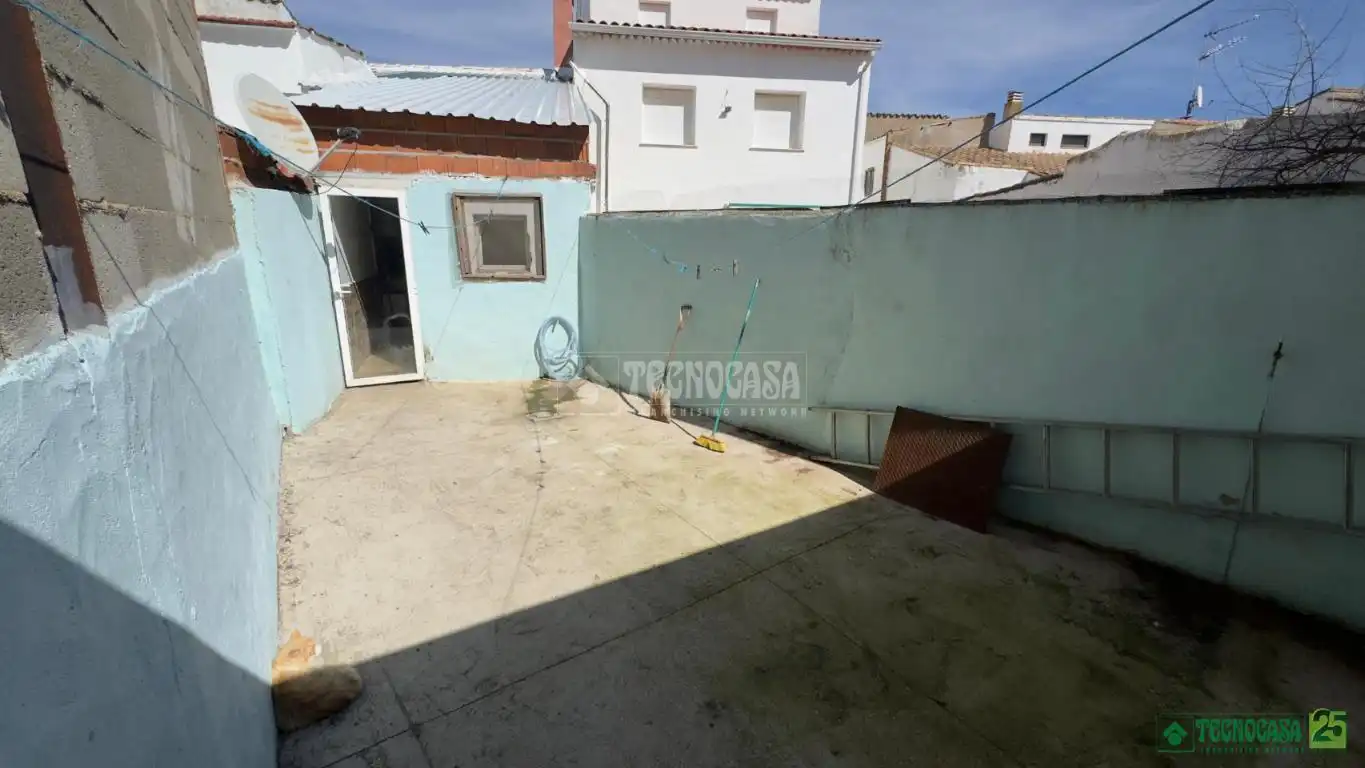 Casa adosada en venta en Puebla de Almenara con Calefacción y Amueblado